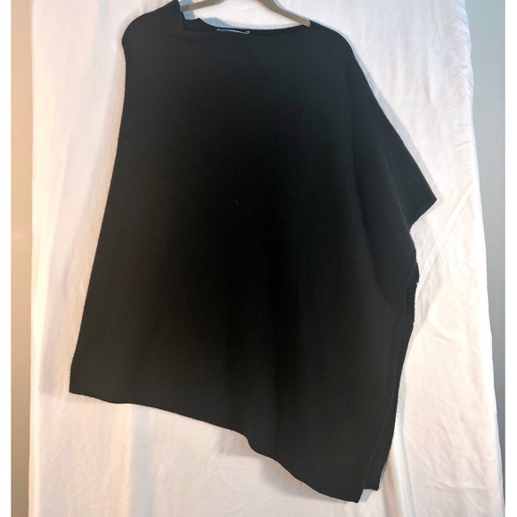 ANTONIO MELANI Sweaters - Antonio Melani Black Asymmetrical Knit Poncho Sweater One Size O/S Wrap Layer